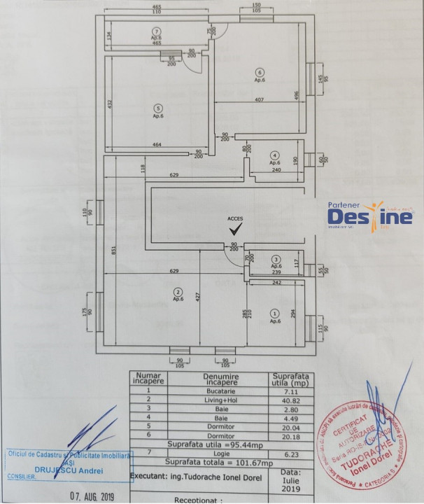 CUG Apartament 3 camere 102 mp 2 BAI CU GEAM LOC DE PARCARE