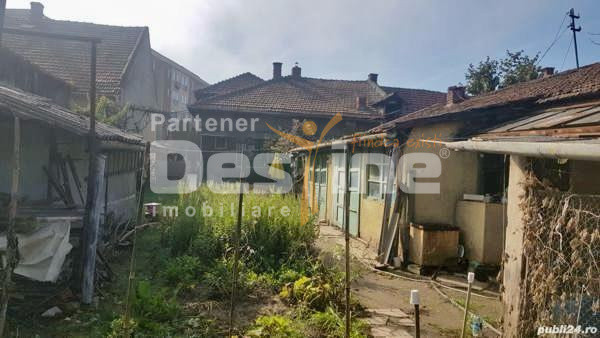 Vand casa ultracentrl Simeria din caramida acces de pe 2 strazi.