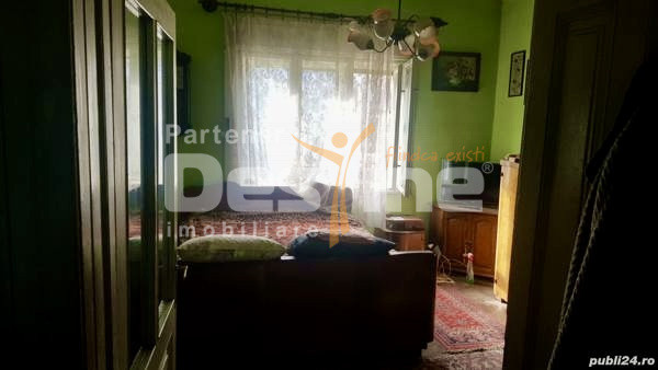 Vand casa ultracentrl Simeria din caramida acces de pe 2 strazi.