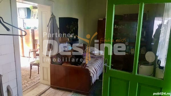 Vand casa ultracentrl Simeria din caramida acces de pe 2 strazi.