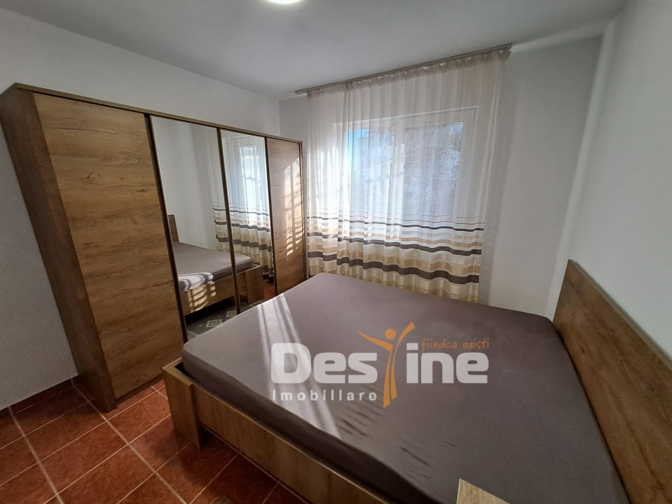 MIRCEA CEL BATRAN, Apartament 2 camere, semidecomandat, 