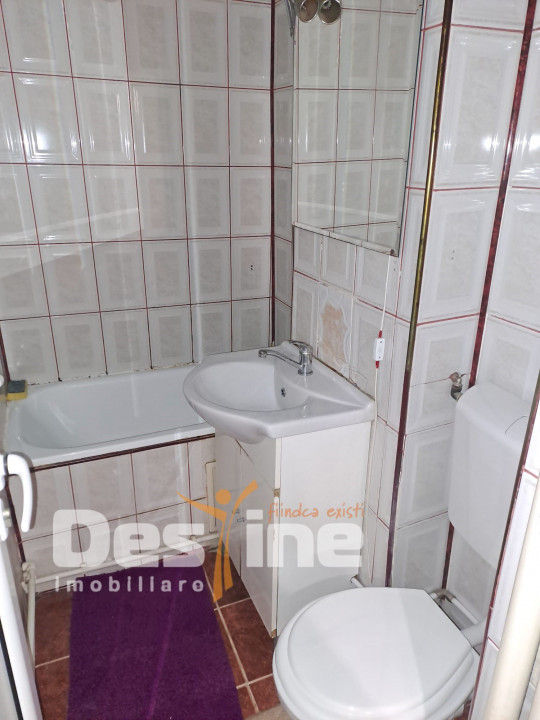 MIRCEA CEL BATRAN, Apartament 2 camere, semidecomandat, 