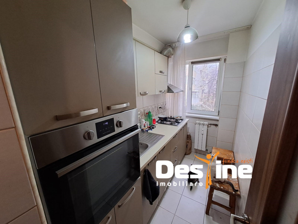 ALEXANDRU CEL BUN, apartament 3 camere, semidecomandat