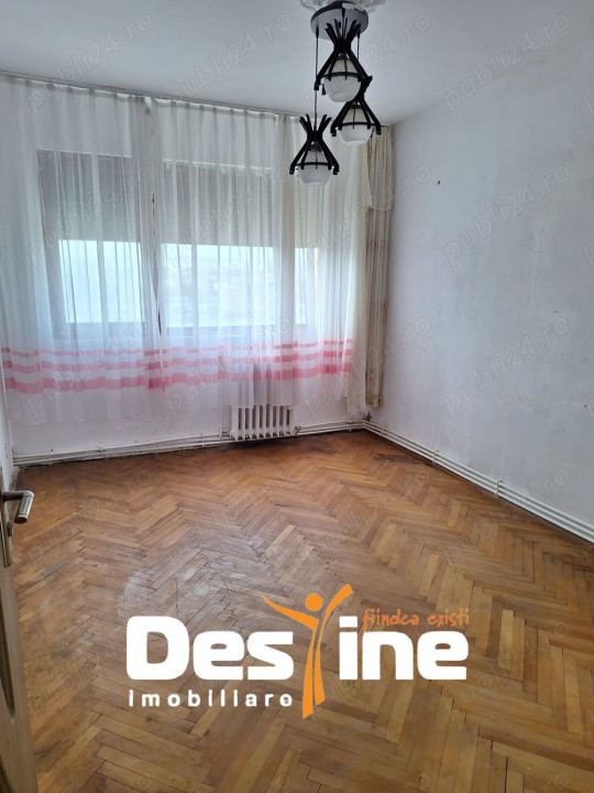 Apartament 3C, Podul Ros bd. N. Iorga 70 mp-105k,decomandat