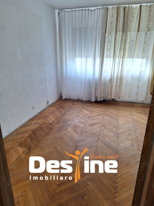 Apartament 3C, Podul Ros bd. N. Iorga 70 mp-105k,decomandat