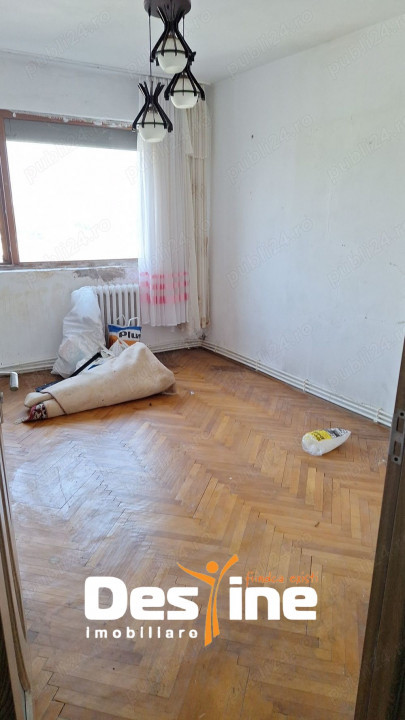 Apartament 3C, Podul Ros bd. N. Iorga 70 mp-105k,decomandat