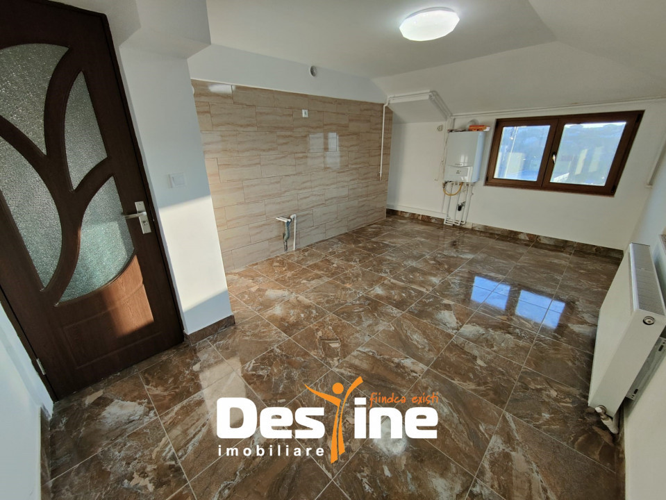 Apartament 2 camere la Vilă 86 mp+grădină - Plopii fără soț