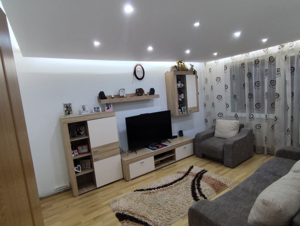 APARTAMENT DE VANZARE CALEA BUCURESTI 3 CAMERE ETAJ 4