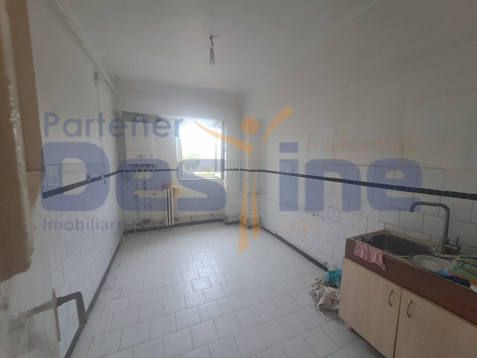 Apartament 4 camere, decomandat, Galata 