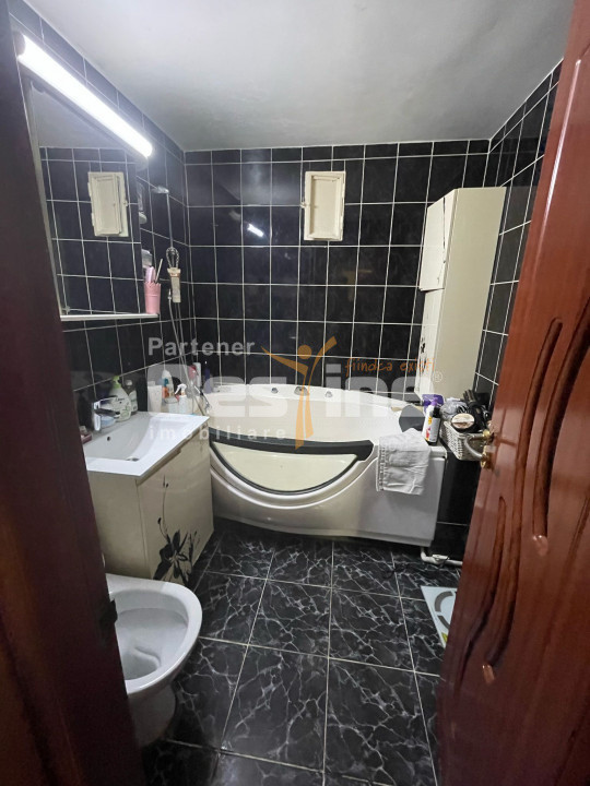 APARTAMENT 3 CAMERE DECOMANDAT, RAHOVA, DE VANZARE