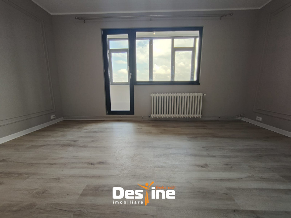 Tătărași - Apartament 3 camere 67 mp, intermediar, renovat