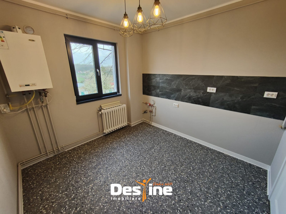 Tătărași - Apartament 3 camere 67 mp, intermediar, renovat