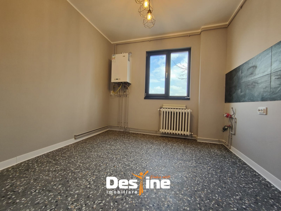 Tătărași - Apartament 3 camere 67 mp, intermediar, renovat
