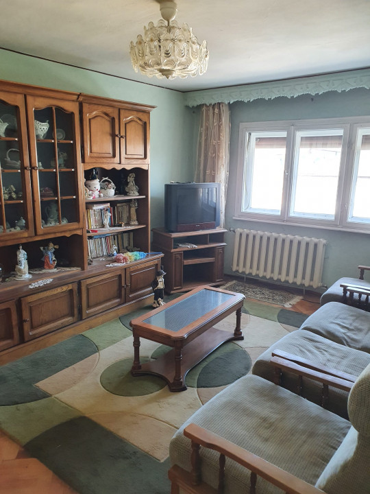 Apartament 3 camere cu centrala proprie