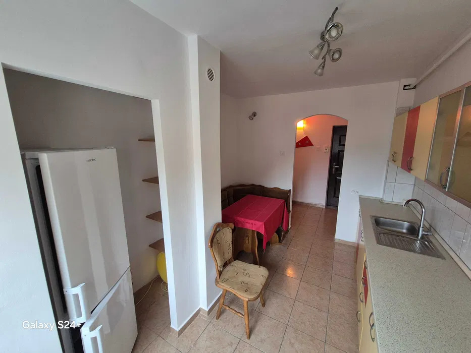 Apartament 2 cam 50 MP, et 6, RACADAU
