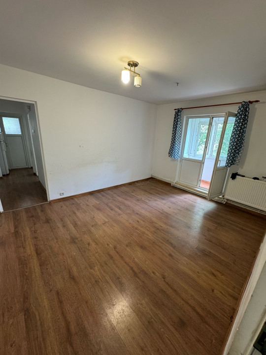 APARTAMENT TREI CAMERE DECOMANDAT IN ZONA LINISTITA SI VERDE