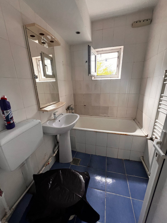 APARTAMENT TREI CAMERE DECOMANDAT IN ZONA LINISTITA SI VERDE