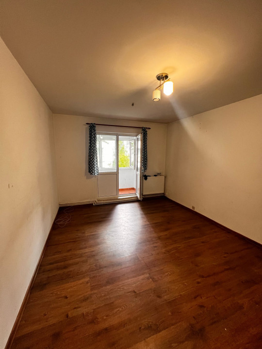 APARTAMENT TREI CAMERE DECOMANDAT IN ZONA LINISTITA SI VERDE