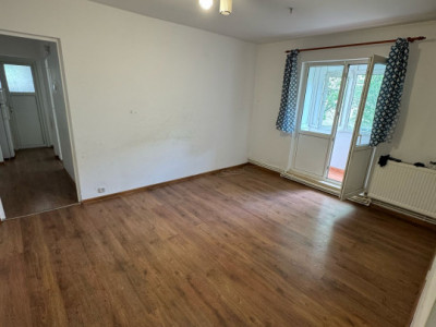 APARTAMENT TREI CAMERE DECOMANDAT IN ZONA LINISTITA SI VERDE