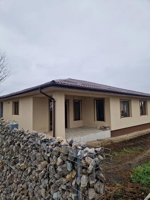 Ocazie, casa parter 4 c. 120 mp Visan, Bucium