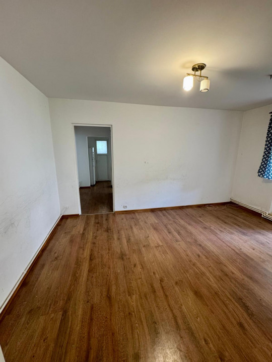 Locație excelentă în Dacia! 3 camere, etaj 1 – Apartament de renovat