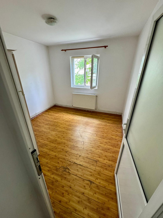 Locație excelentă în Dacia! 3 camere, etaj 1 – Apartament de renovat