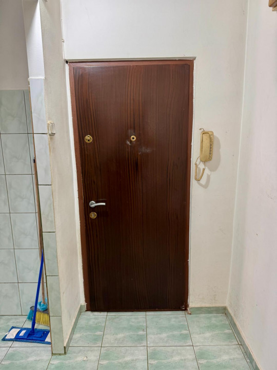 Locație excelentă în Dacia! 3 camere, etaj 1 – Apartament de renovat