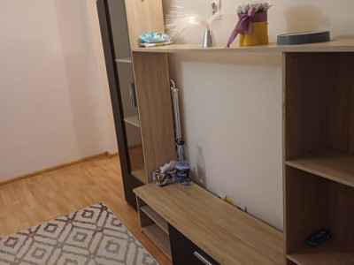 Apartament 2 camere de închiriat – Zona Alexandru cel Bun – 300€/lună