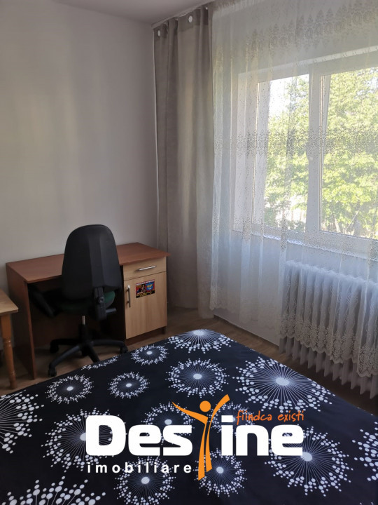 INCHIRIEZ CAMERA CAMIN,  BAIE PROPRIE (CU GEAM)