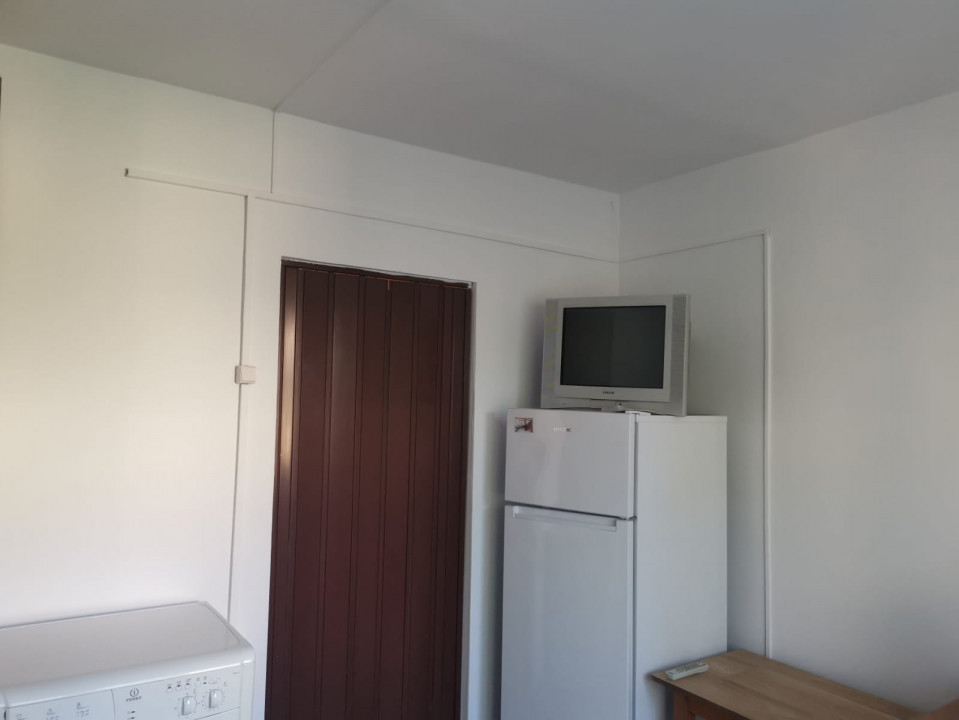 INCHIRIEZ CAMERA CAMIN,  BAIE PROPRIE (CU GEAM)