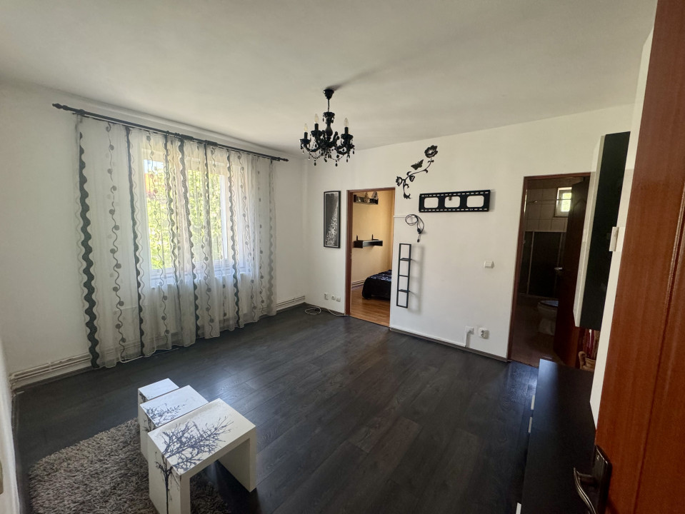 Apartament 2 camere bloc caramida etaj 1