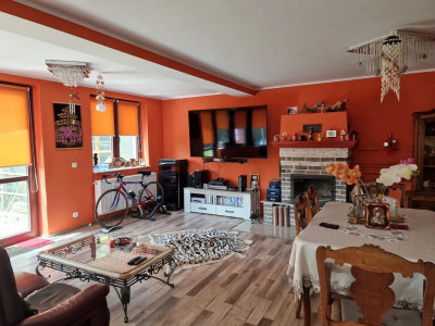 De inchiriat 3 camere la vila, mobilate si utilate.