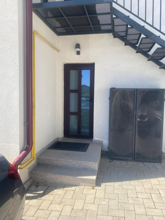 Locuință sau spațiu comercial – 65 mp la parter de vilă, Valea Lupului
