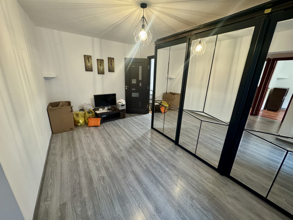 Apartament 3 camere etaj 3