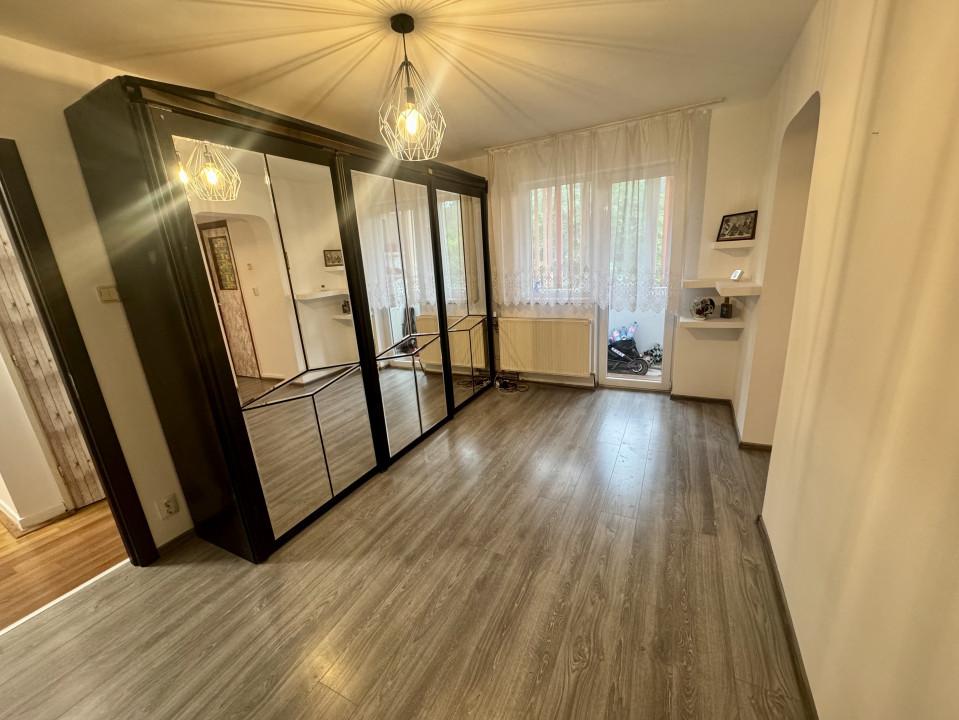 Apartament 3 camere etaj 3