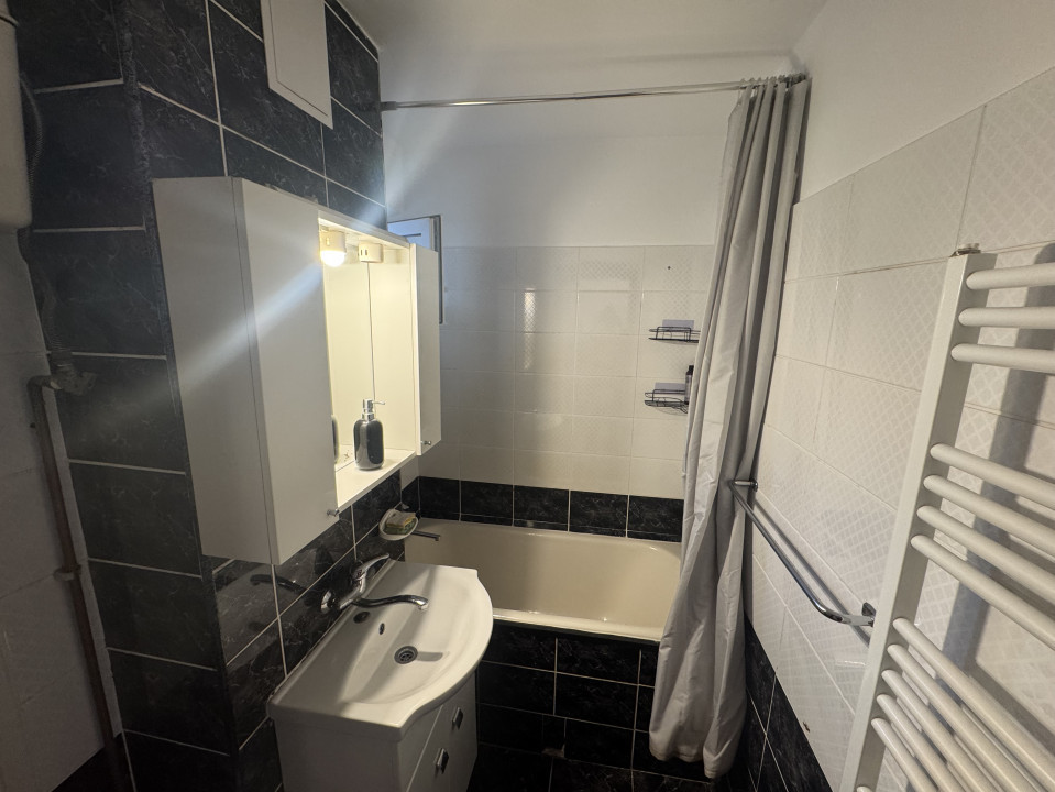 Apartament 3 camere etaj 3