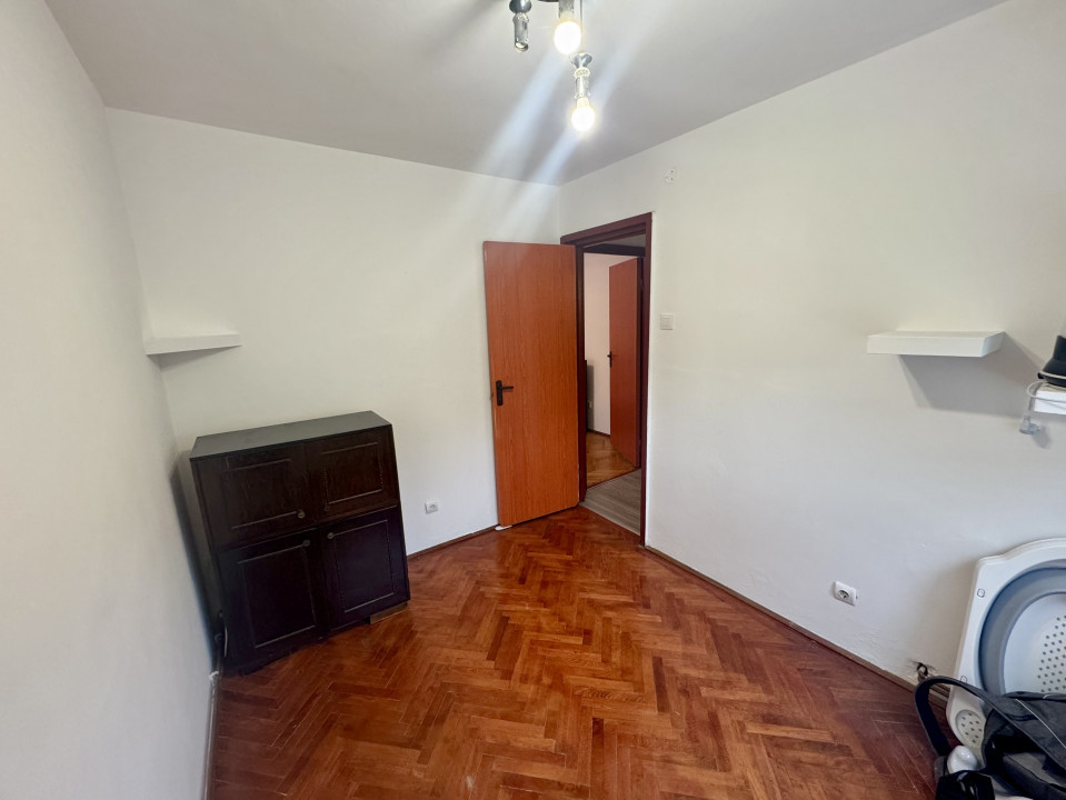 Apartament 3 camere etaj 3