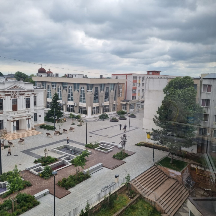 APARTAMENT DE INCHIRIAT CU 5 CAMERE