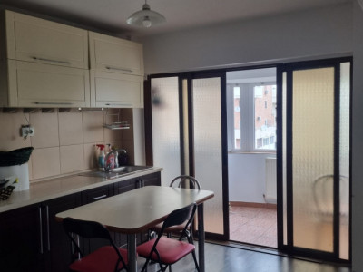 APARTAMENT DE INCHIRIAT CU 5 CAMERE