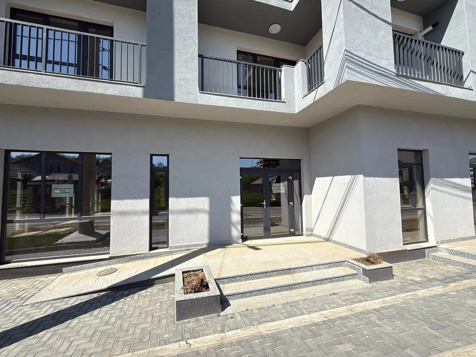 Spatiu comercial, birouri necompartimentat Visani parter