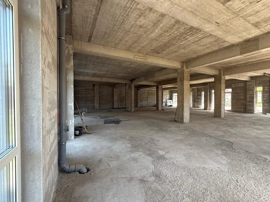 Spatiu comercial, birouri necompartimentat Visani parter