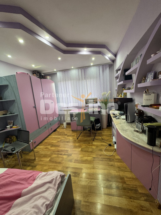 Apartament 4 camere spatios central zona linistita