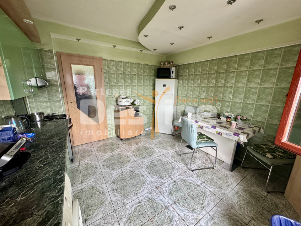 Apartament 4 camere spatios central zona linistita