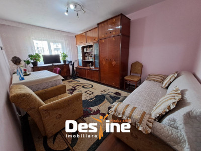 Zimbru, apartament 3 camere, decomandat, 59,5mp, et  4 cu pod 106.900 euro