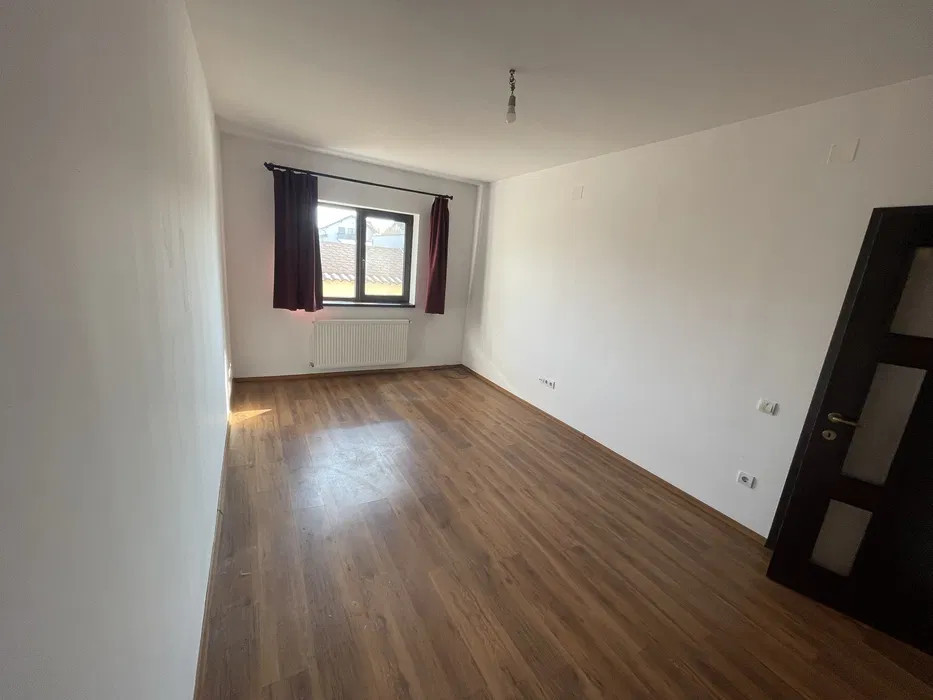 CASĂ DUPLEX DE VÂNZARE ÎN SĂNPETRU, STR. PRIMĂVERII – 93MP + MANSARDĂ 