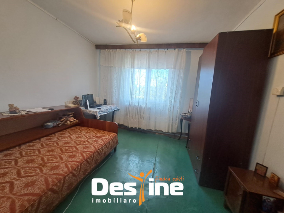 Apartament 3 camere DECOMANDAT, Dacia 65,7 mp 
