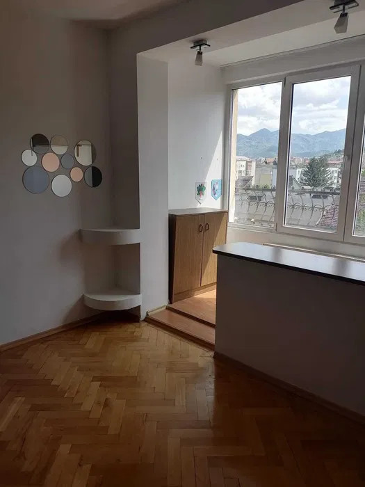 APARTAMENT DE ÎNCHIRIAT, 2 camere, bulevardul Victoriei, etajul 5