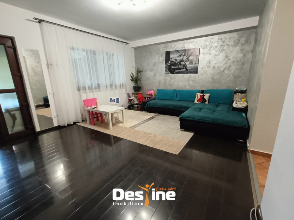 Casă tip triplex 4 camere 97 mp utili Valea Adâncă - 5 drumuri