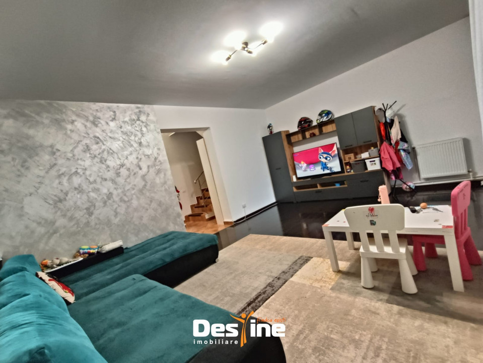 Casă tip triplex 4 camere 97 mp utili Valea Adâncă - 5 drumuri