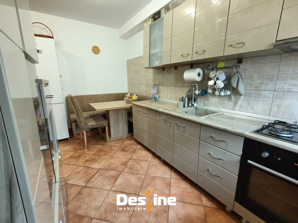 Casă tip triplex 4 camere 97 mp utili Valea Adâncă - 5 drumuri